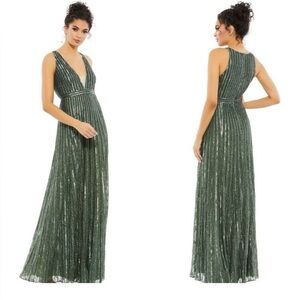 Mac Duggal 93570 Sequined Sleeveless Plunge Neck Flowy Gown NWT 6 Forest Green